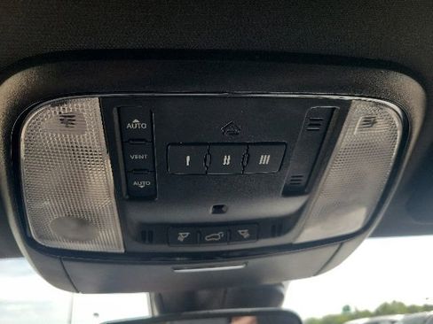 Used 2024 Dodge Durango GT RWD image 11