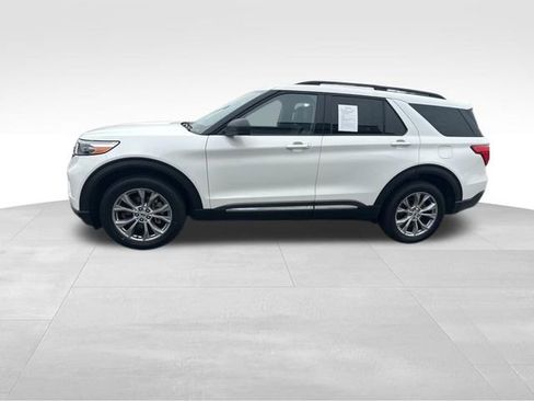 Used 2023 Ford Explorer XLT w/ Equipment Group 202A AWD/4WD image 2