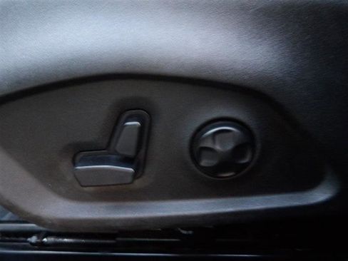 Used 2015 Jeep Renegade Limited image 24