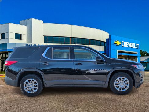 Used 2020 Chevrolet Traverse LS image 7