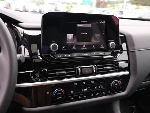Certified 2025 Nissan Pathfinder SV w/ SV Premium Package FWD image 18