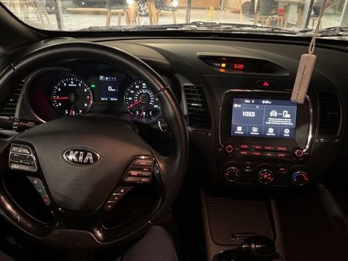 Certified 2017 Kia Forte S image 7