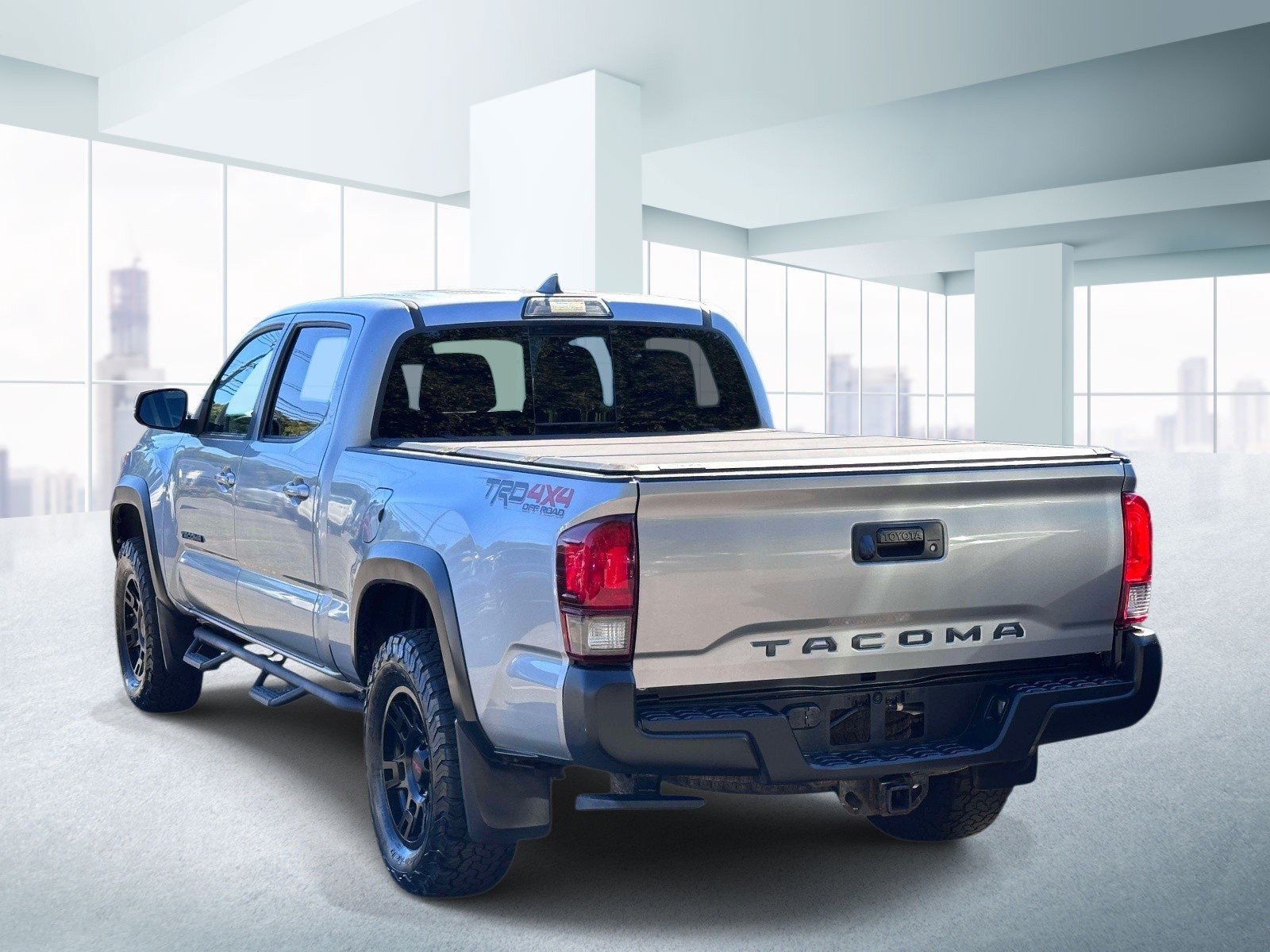 Used 2018 Toyota Tacoma TRD Off-Road AWD/4WD image 3