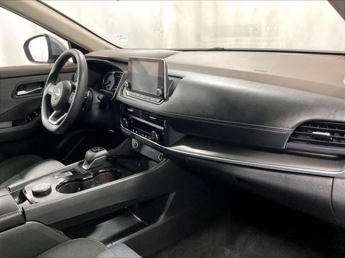 Used 2023 Nissan Rogue SV image 14