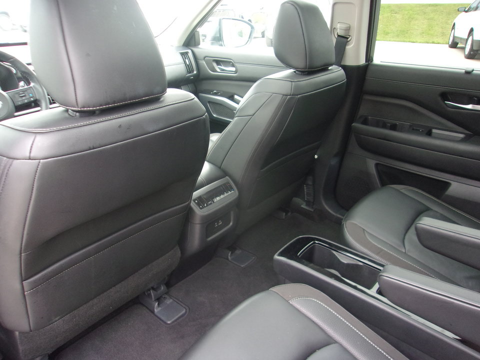 Used 2025 Nissan Pathfinder SL w/ SL Premium Package AWD/4WD image 21