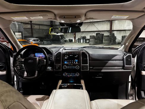 Used 2019 Ford Expedition Platinum image 27