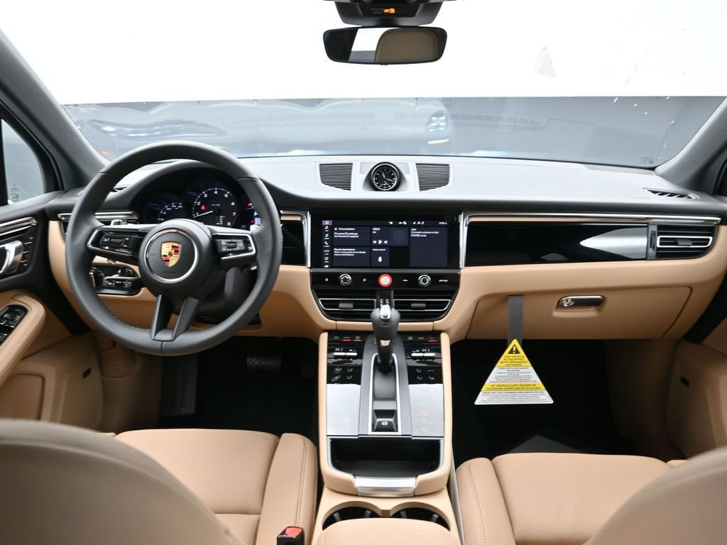 Certified 2026 Porsche Macan AWD/4WD image 19