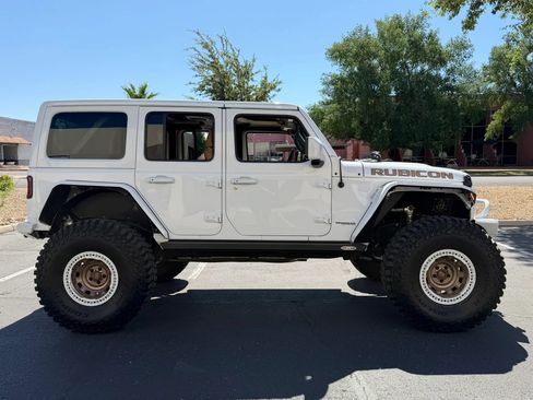 Used 2022 Jeep Wrangler Unlimited Rubicon w/ LED Lighting Group AWD/4WD image 10