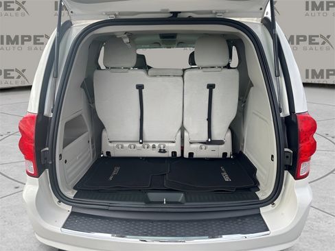 Used 2013 Dodge Grand Caravan SE image 25