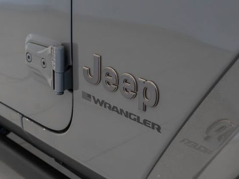 Used 2023 Jeep Wrangler Unlimited Rubicon 392 w/ Dual Top Group AWD/4WD image 9