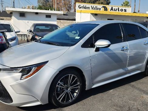 Used 2020 Toyota Corolla LE image 1