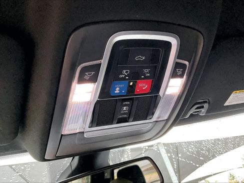 Used 2022 RAM 2500 Laramie w/ Night Edition AWD/4WD image 32