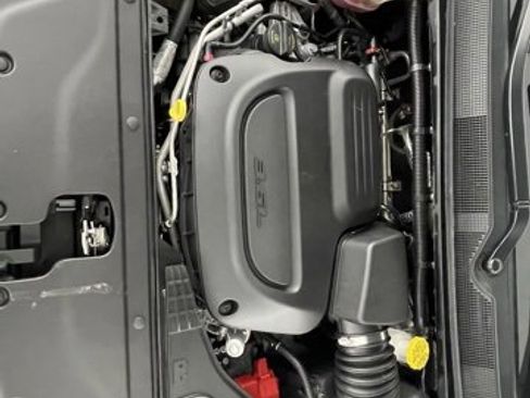 Used 2024 Chrysler Pacifica Touring-L image 49