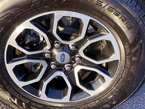 Used 2024 Ford Expedition XLT image 30