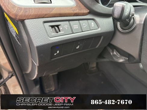 Used 2018 Hyundai Santa Fe Sport image 27