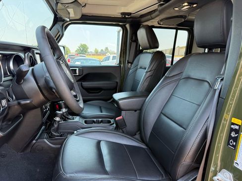 Used 2023 Jeep Gladiator Sport image 18