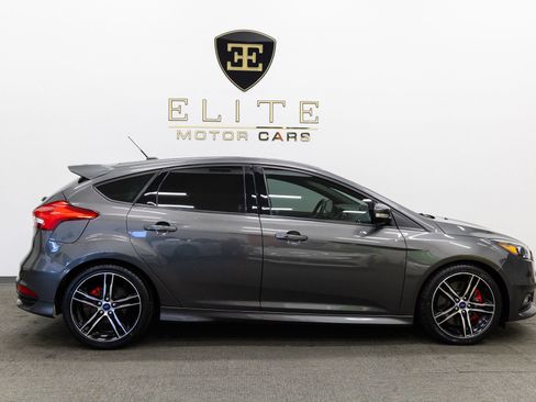 Used 2016 Ford Focus ST w/ Equipment Group 402A FWD image 10