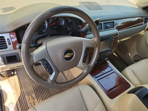 Certified 2013 Chevrolet Suburban LTZ image 10