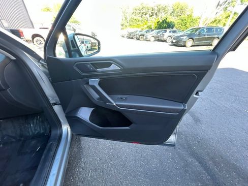 Used 2020 Volkswagen Tiguan SE w/ Panoramic Sunroof Package AWD/4WD image 41