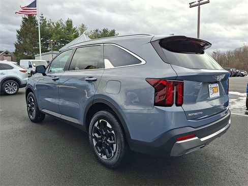 Used 2025 Kia Sorento S image 11