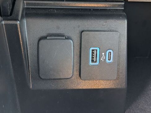 Used 2021 Ford Explorer XLT w/ Equipment Group 202A RWD image 18