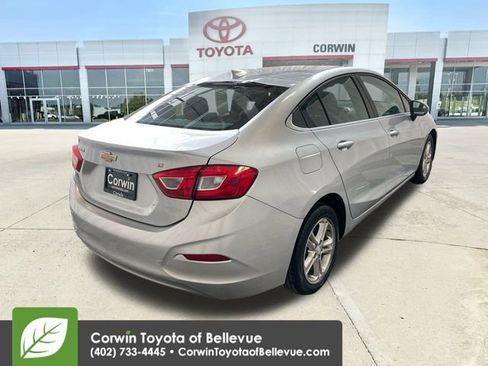 Used 2018 Chevrolet Cruze LT w/ Convenience Package image 8