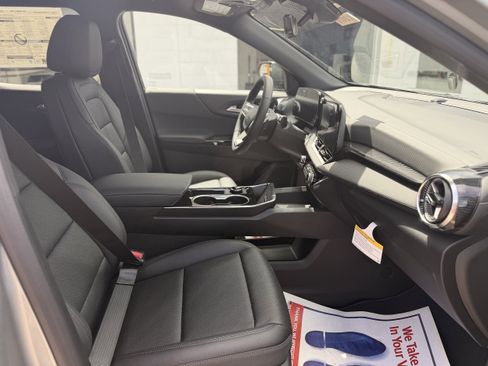 New 2026 Chevrolet Equinox LT w/ Convenience Package II AWD/4WD image 12