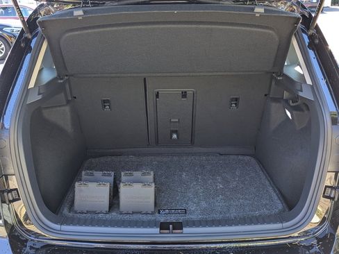 Used 2025 Volkswagen Taos SE w/ Panoramic Sunroof Package image 29