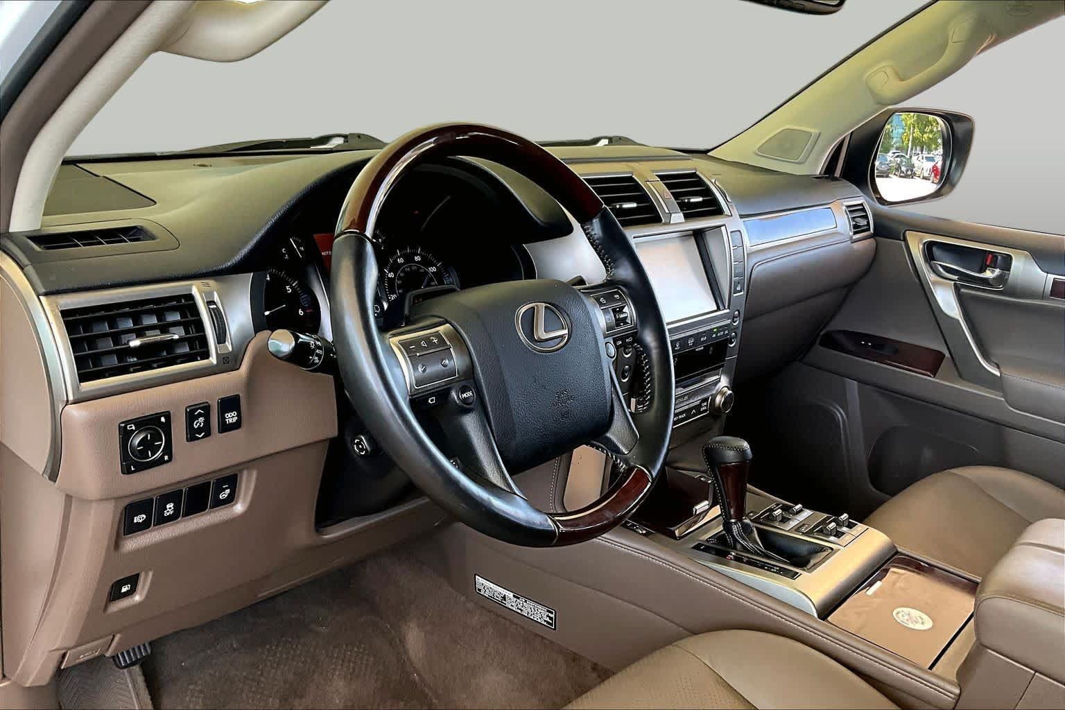 Used 2019 Lexus GX 460 Luxury AWD/4WD image 15