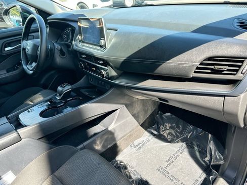 Used 2025 Nissan Rogue SV FWD image 27