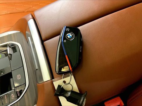 Used 2025 BMW X7 M60i AWD/4WD image 14