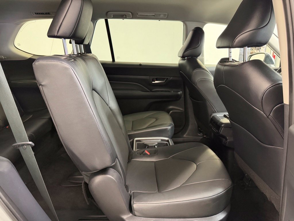 Used 2025 Toyota Grand Highlander AWD image 15