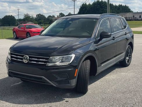 Used 2018 Volkswagen Tiguan SE w/ Panoramic Sunroof Package FWD image 4