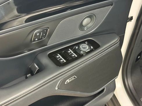 Used 2024 Lincoln Nautilus Reserve w/ Equipment Group 202A AWD/4WD image 18