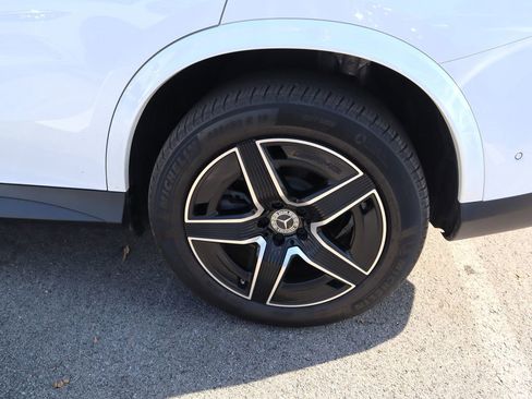 Used 2025 Mercedes-Benz GLC 300 4MATIC image 8