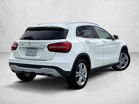 Used 2020 Mercedes-Benz GLA 250 4MATIC image 2