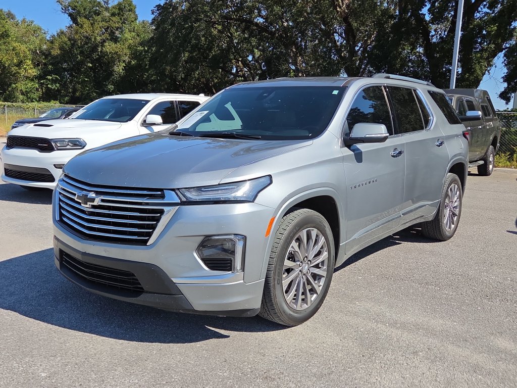 Used 2023 Chevrolet Traverse Premier FWD image 3