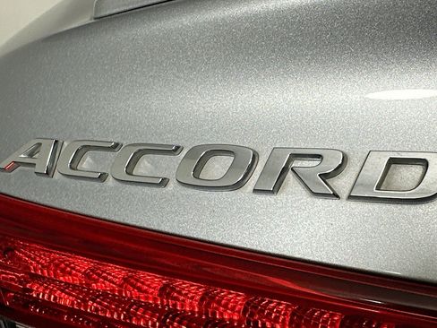 Used 2018 Honda Accord Sport image 10