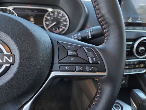 Used 2025 Nissan Sentra SR w/ SR Premium Package image 19