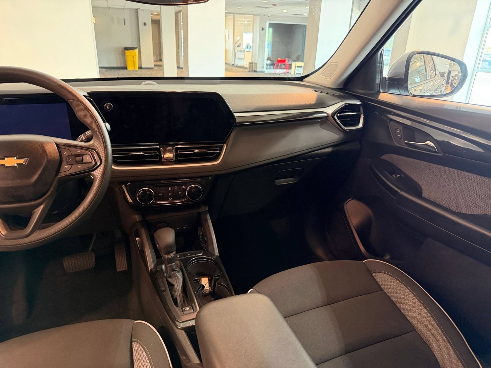 Used 2025 Chevrolet TrailBlazer LT FWD image 33