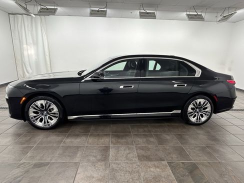 Used 2024 BMW i7 eDrive50 image 2