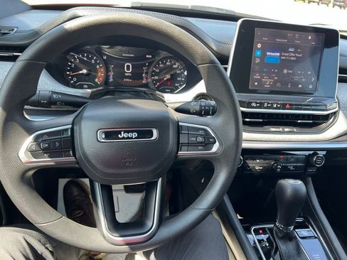 Used 2025 Jeep Compass Sport image 26