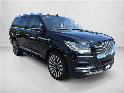 Used 2019 Lincoln Navigator Reserve w/ Cargo Package AWD/4WD image 3