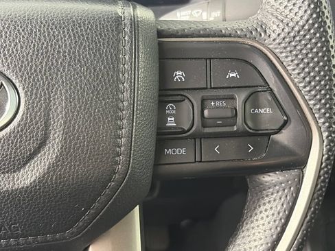 Used 2024 Toyota Tacoma SR5 AWD/4WD image 18