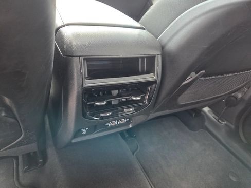 Used 2025 Jeep Grand Cherokee Altitude AWD/4WD image 8