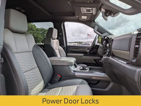 Used 2025 Chevrolet Silverado 2500 ZR2 w/ LPO, Dark Essentials Package AWD/4WD image 29