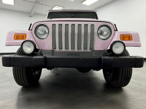 Used 2004 Jeep Wrangler Sahara w/ Dual Top Group AWD/4WD image 21