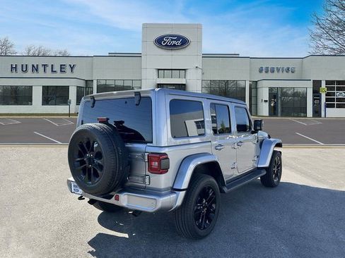 Used 2021 Jeep Wrangler Unlimited Sahara image 5