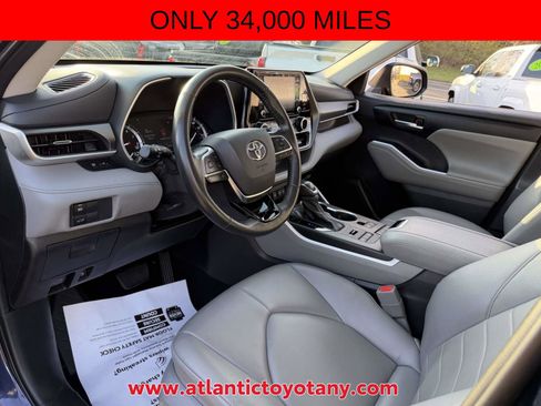 Used 2021 Toyota Highlander XLE AWD/4WD image 14