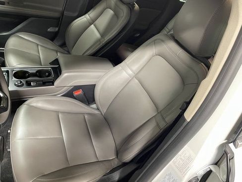 Used 2023 Lincoln Corsair AWD image 12